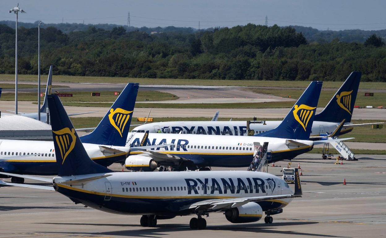 Denuncian a Ryanair por publicidad engañosa en la que se define como la aerolínea "más ecológica de Europa"