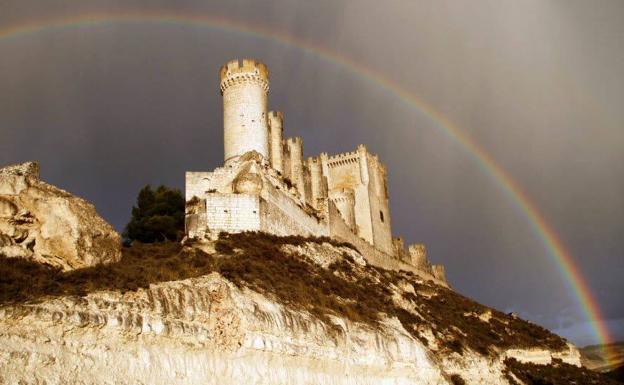 Arco iris sobre el castillo de Peñafiel.