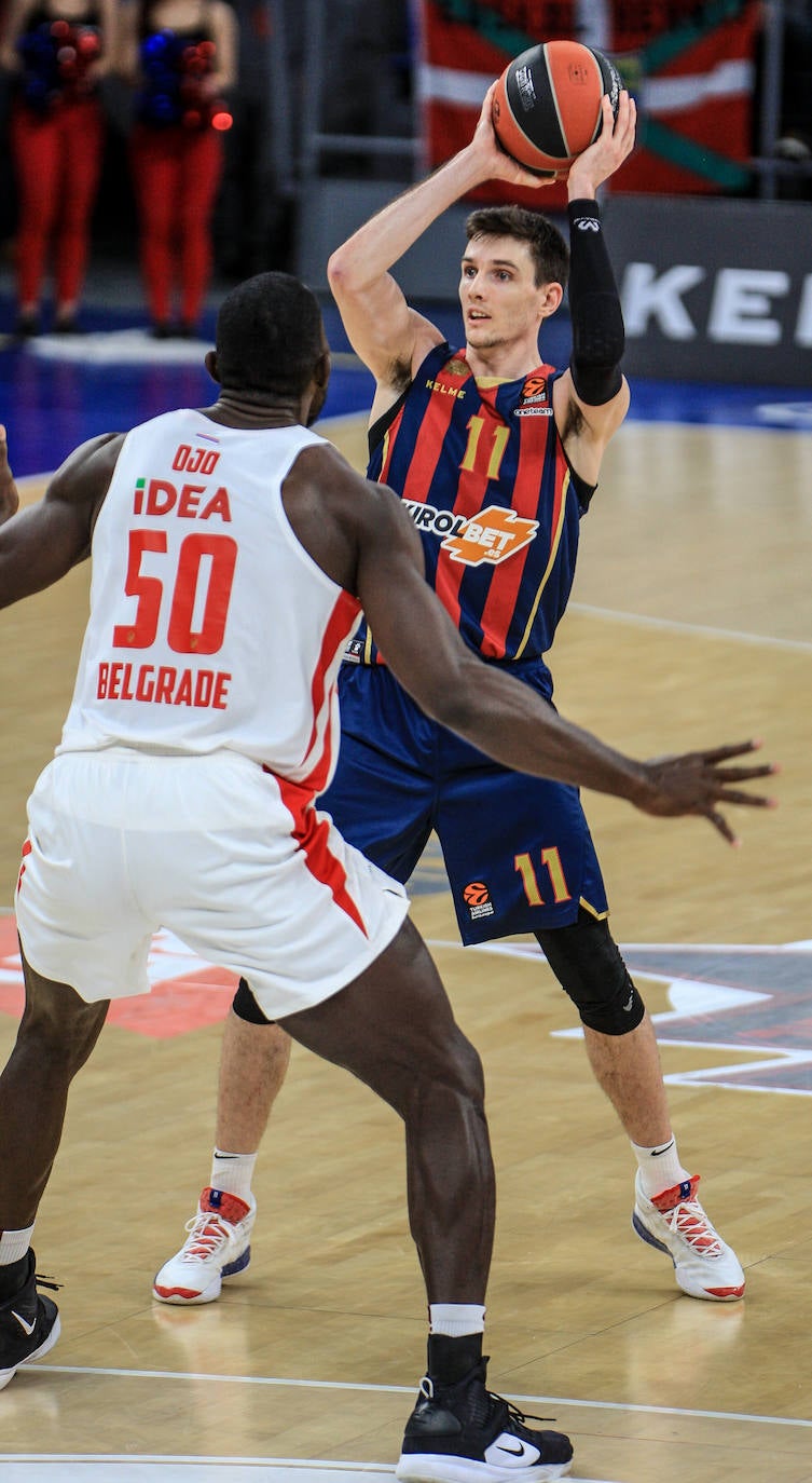 Pierriá conversa con el lesionado Granger. 