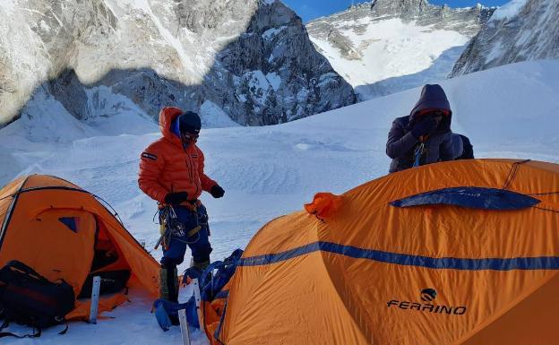 Campo 1 de la expedición de Alex Txikon.