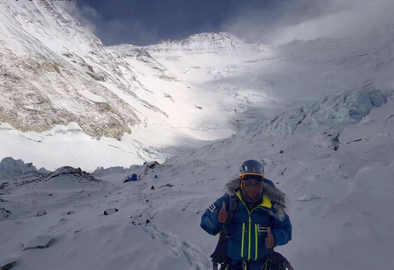 El Lhotse, en uno de los pocos moemtno en los que se despejó el cielo. durante el ataque a cumbre.