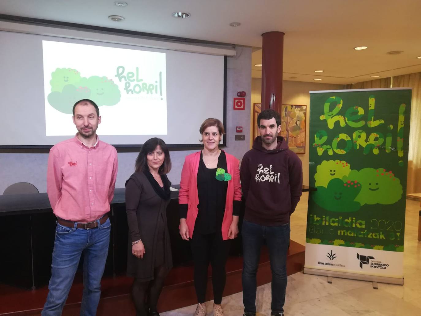 David Cobos, Josune Bañales, Eider Barrena eta Iraitz Erkiaga kantaren aurkezpenean. 