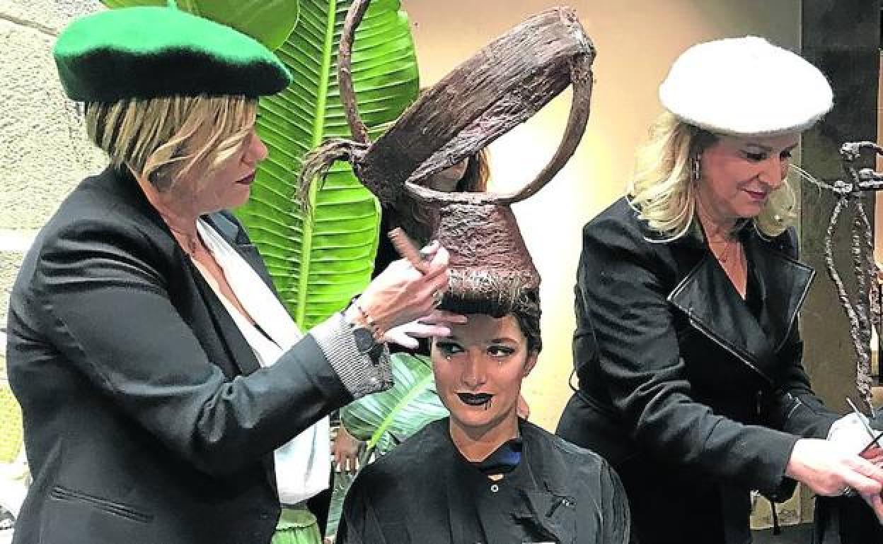La jornada incluyó la creación de tocados con chocolate: la Variante Ovoide de Oteiza, situada frente al Ayuntamiento de Bilbao, y la araña Mamá y el Puppy del Gugenheim. 