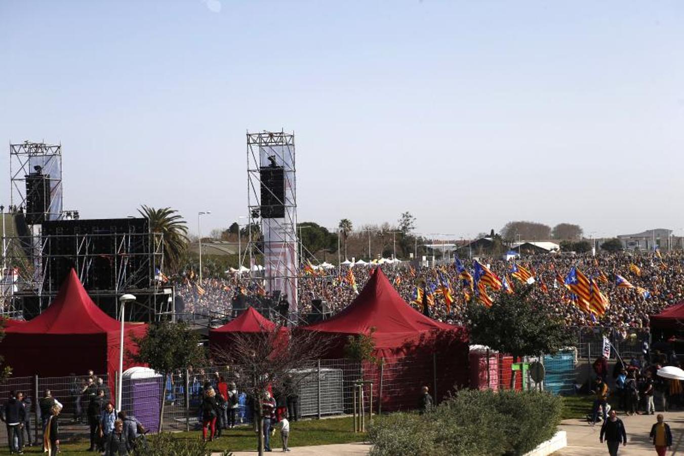 Acto protagonizado por el expresidente de la Generalitat Carles Puigdemont en un parque de la localidad francesa de Perpiñán.