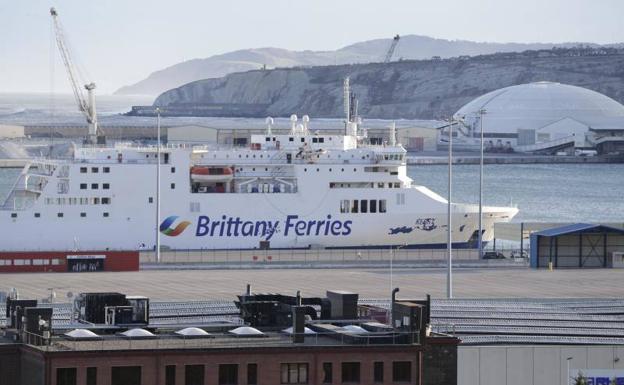 El 'Kerry', atracado en el Superpuerto de Zierbena esta mañana. 