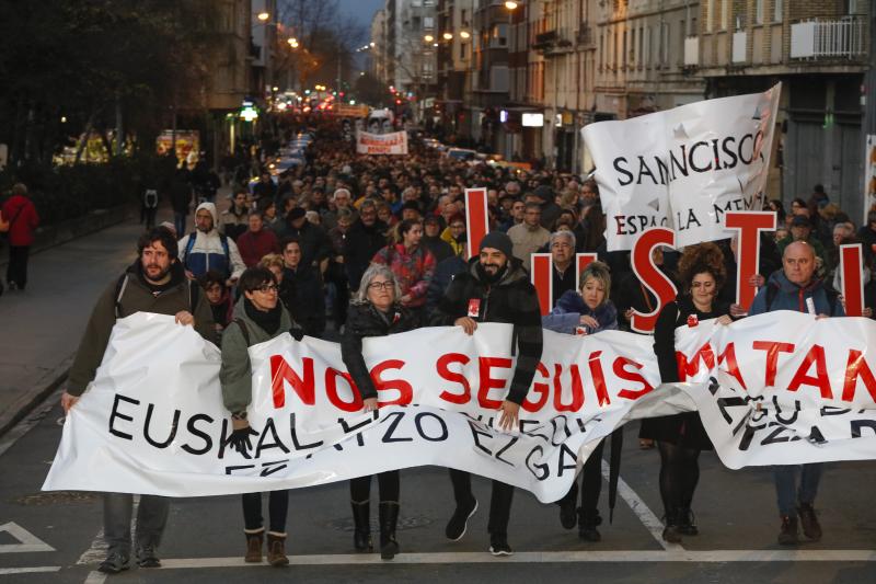 Fotos: Vitoria recuerda a las víctimas del 3 de marzo