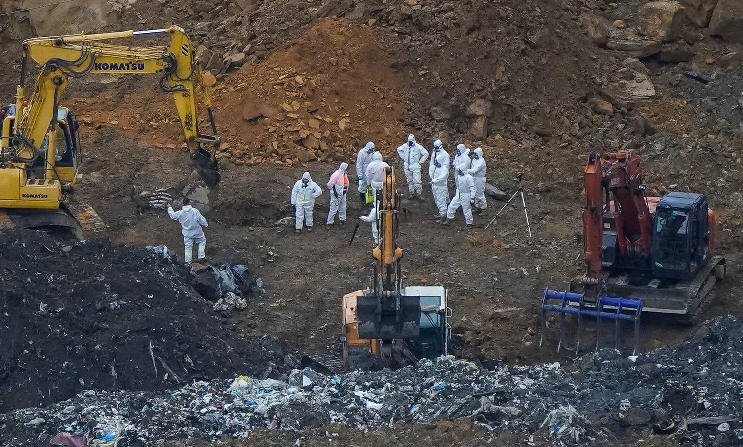 Los trabajos de rescate de los cuerpos de Joaquín y Alberto prosiguen entre quejas de las familias por la gestión y la poca información que reciben.