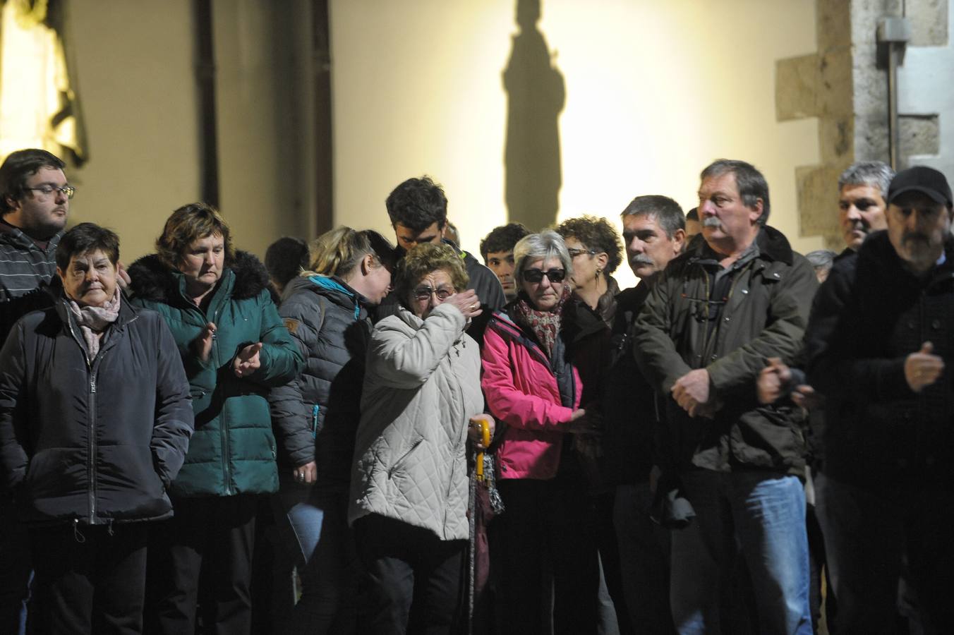 Concentración de trabajadores, familiares y amigos de Joaquín y Alberto para pedir que se agilicen las labores de desescombro.