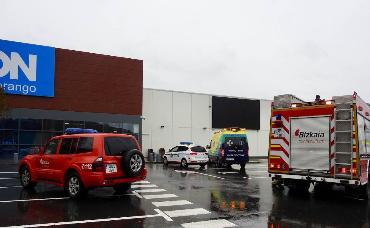 Hospitalizado un trabajador al sufrir quemaduras en la cara por un cortocircuito en Berango