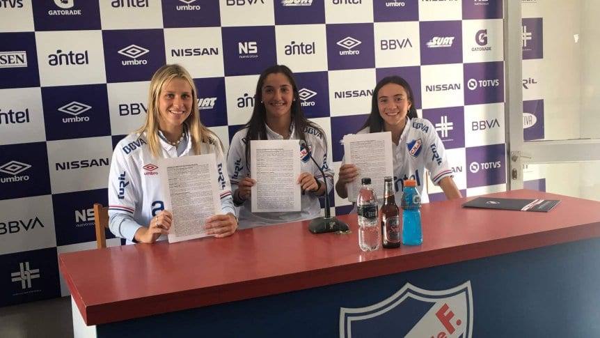 Las tres primeras jugadoras que cuentan con un contrato en la máxima categoría de Uruguay. 