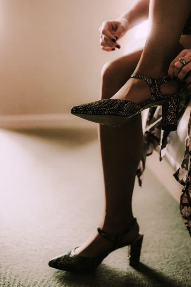 Fotos: Los zapatos de una tienda de Bilbao que acaparan miradas en el metro de París