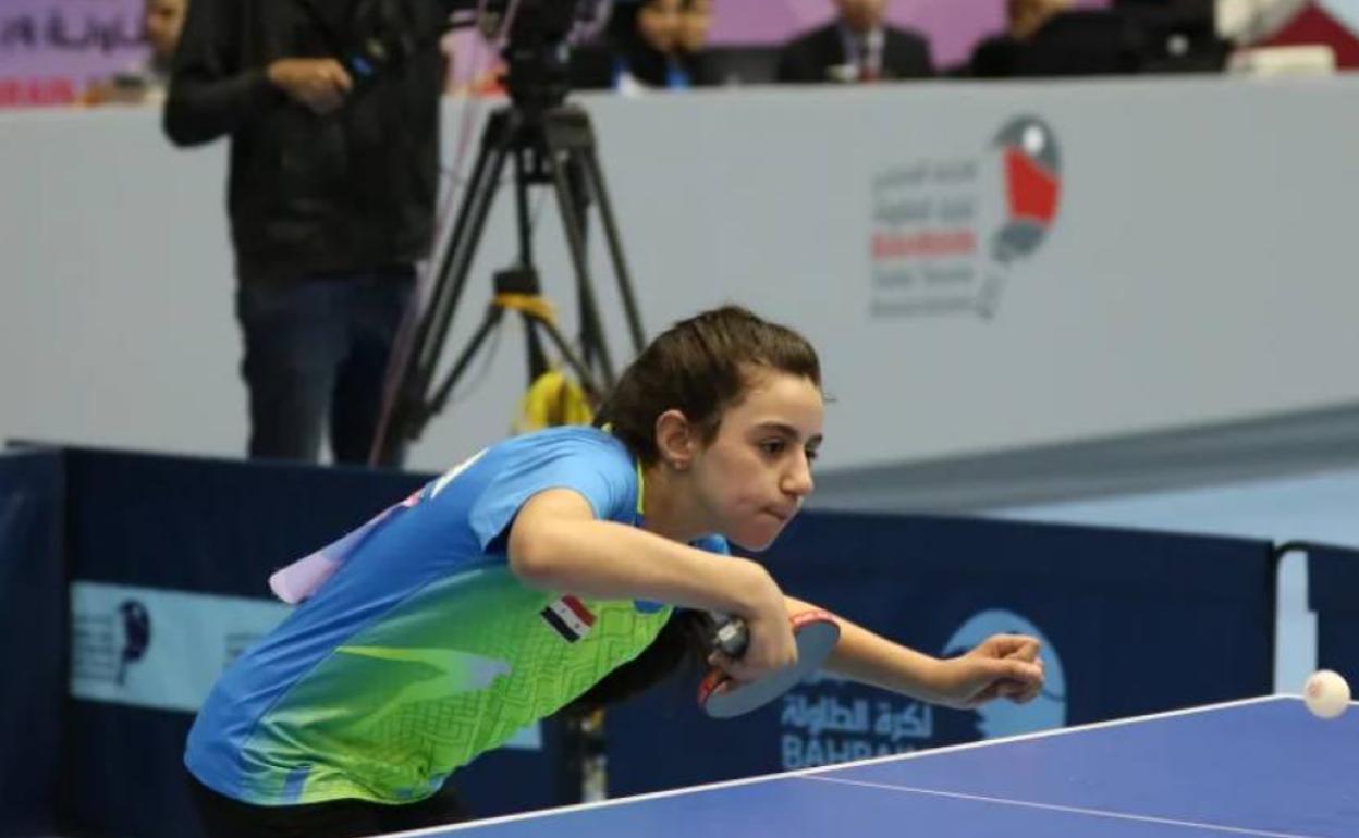 La joven Hend Zaza compitiendo en un partido. 