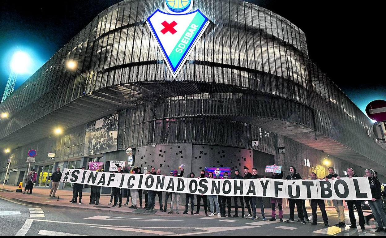 El coronavirus arruina el derbi de Ipurua | El Correo