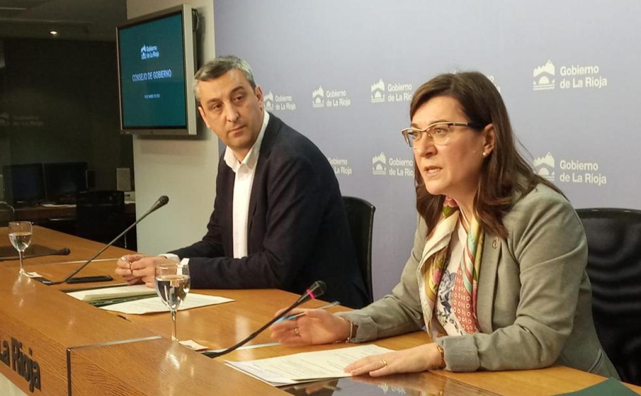 Chus del Río, y Sara Alba, en la rueda de prensa.