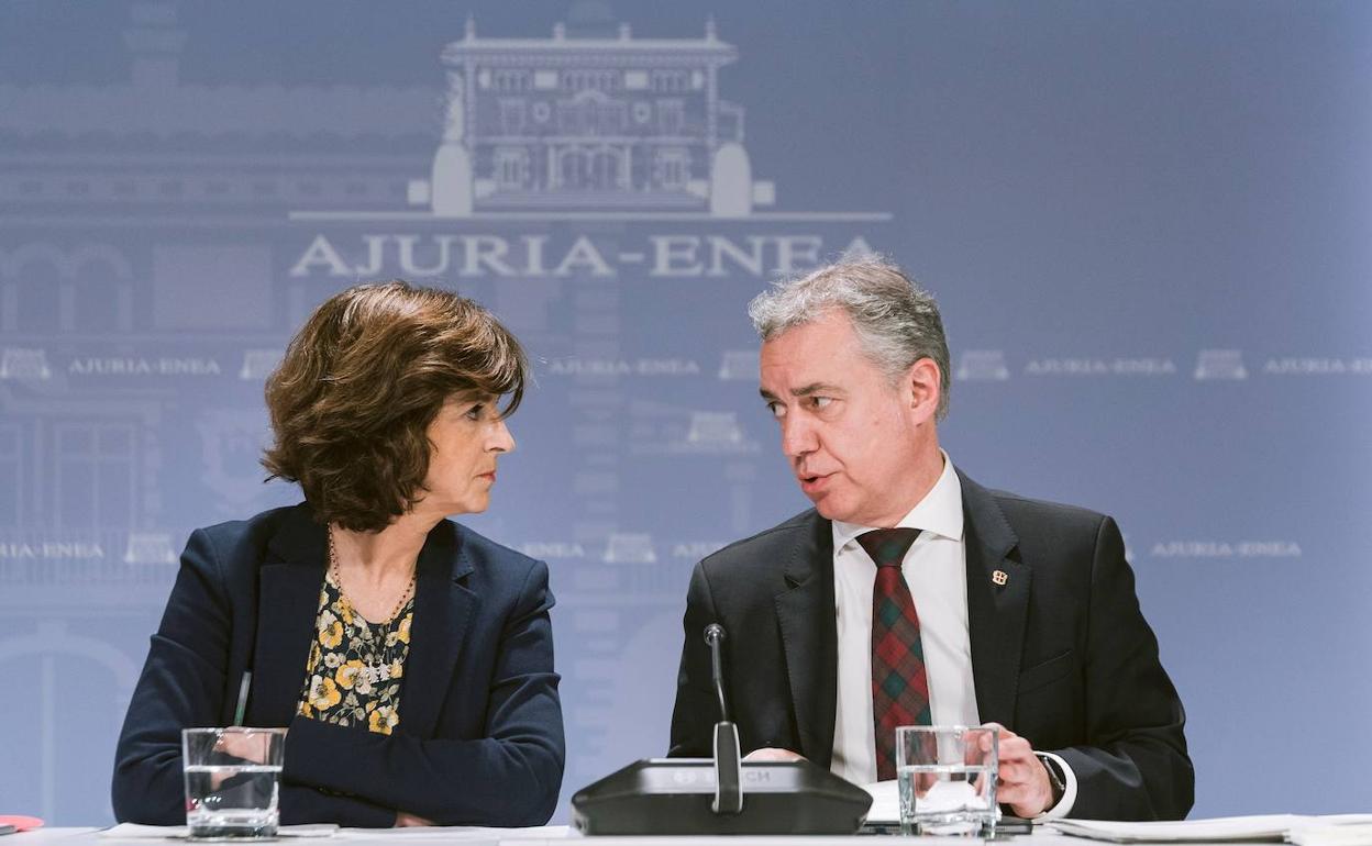 La consejera de Salud, Nekane Murga, y el lehendakari, Iñigo Urkullu. 