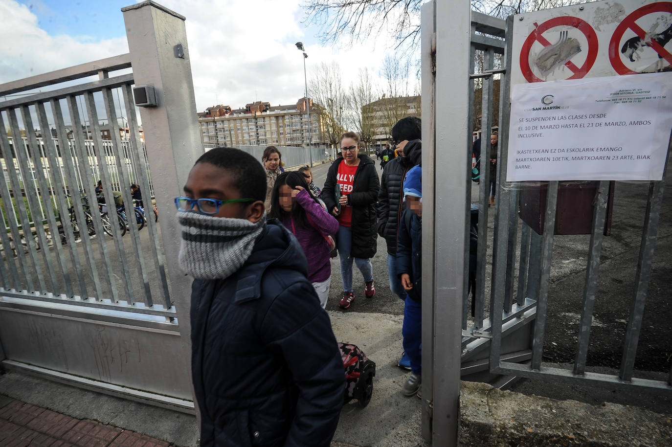 Desde el martes, 55 escolares y 8.000 universitarios no tienen clase. La conciliación se complica para miles de familias.