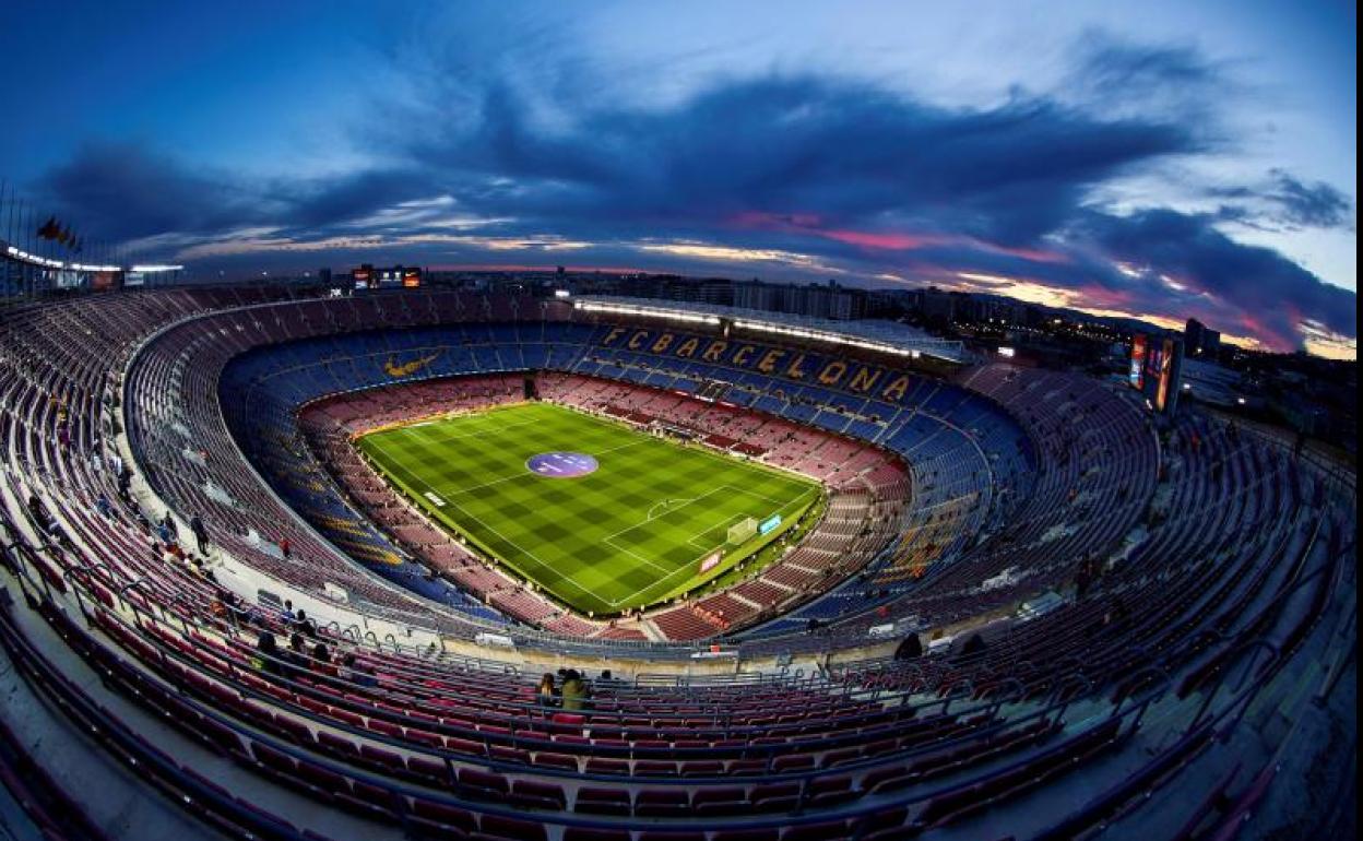 Vista del Camp Nou vacío. 