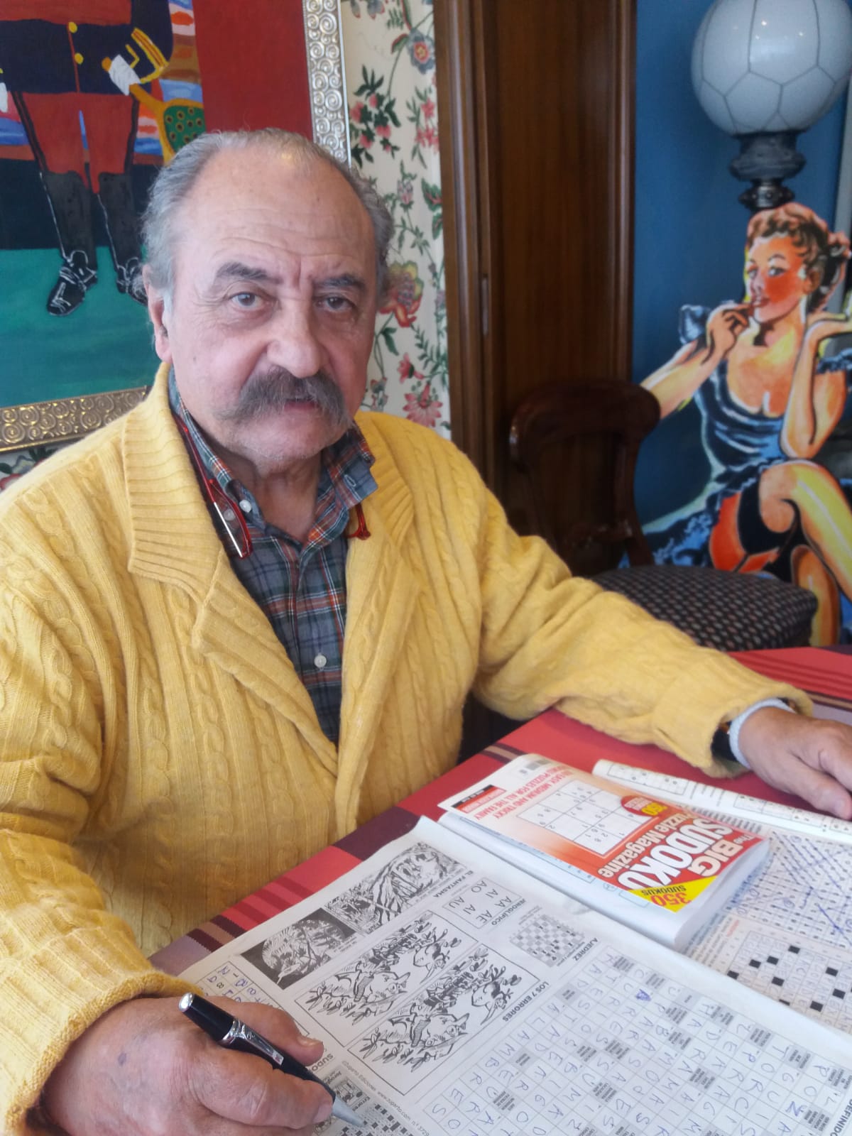 Julio Alegría, comerciante retirado. “Salgo poco porque he pasado varias operaciones en los últimos años, sólo voy a andar. Hoy toca quedarse en casa y disfrutar de lo que más me gusta, las pelñiculas antiguas de vaqueros, que son mejores que las actuales. Y también devoro pasatiempos”