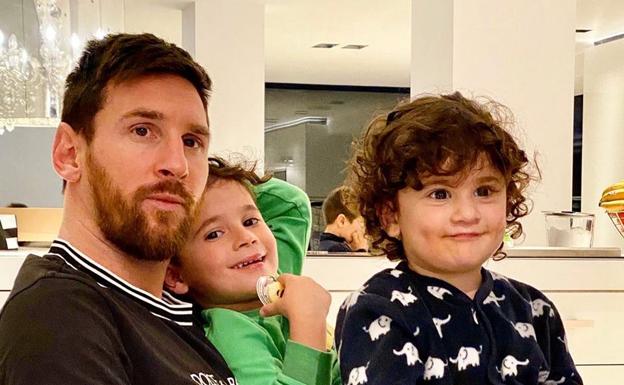 Leo Messi, con sus niños. 