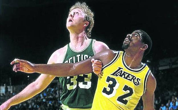 Larry Bird y Magic Jonhson, en los históricos Celtics-Lakers. 