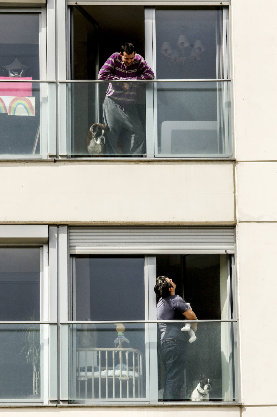 Los vecinos se comunican ahora de balcón a balcón.