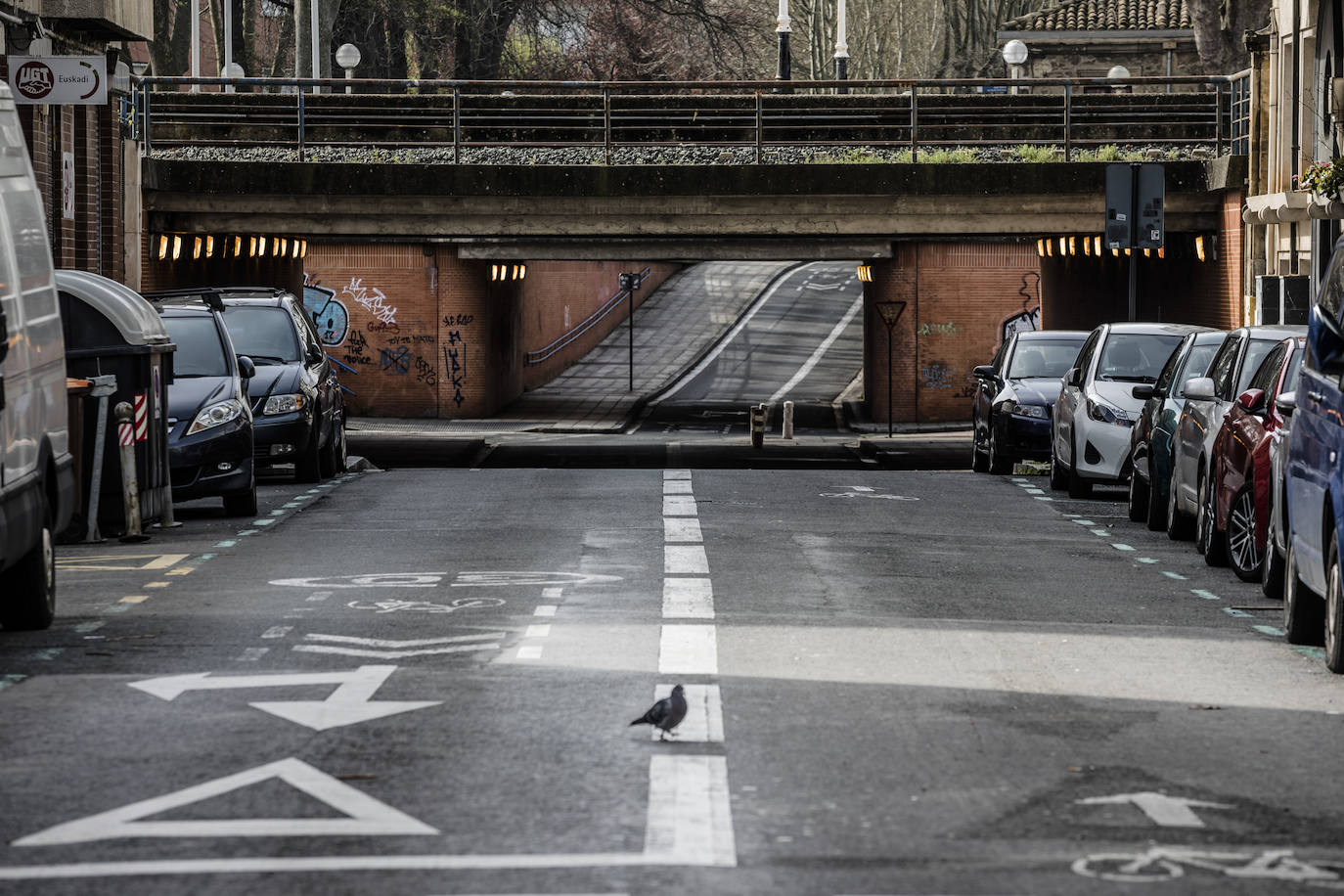 Fotos: Un puente marcado por los controles y las calles vacías