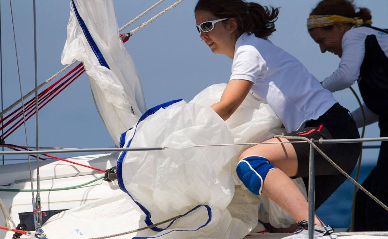 Esta competición fomenta el deporte femenino de la vela. 