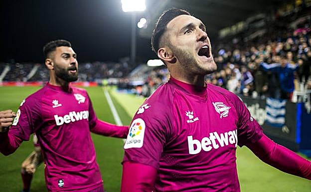 Lucas celebra un gol en Butarque. 