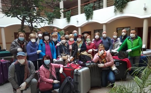 El grupo de jubilados vascos en un hotel de Cuzco.