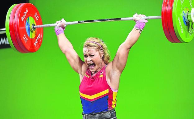 Lydia Valentín celebra la medalla de bronce conseguida en los Juegos de Río. 