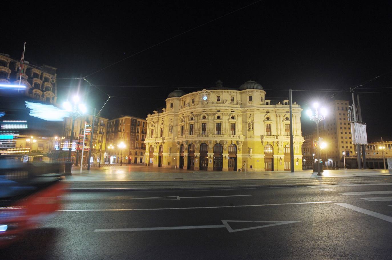 Un solitario teatro Arriaga.