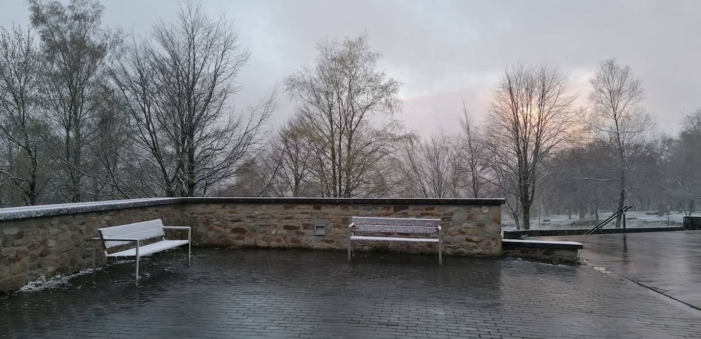 Fotos: Urkiola amanece cubierto de blanco