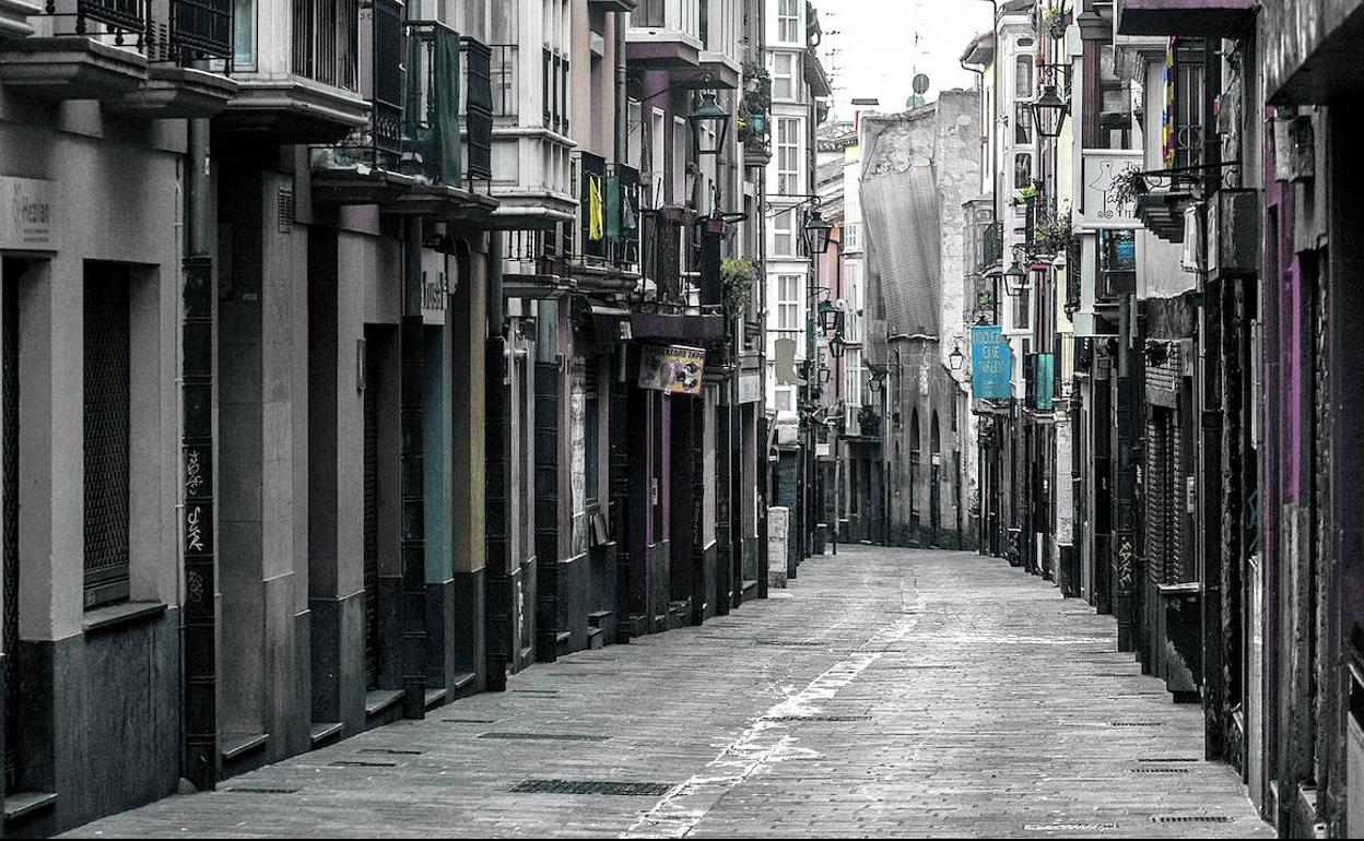 Con las calles vacías, hay ruidos que ahora se escuchan más que nunca. Parece que alguien se olvidó de apagarlos. 