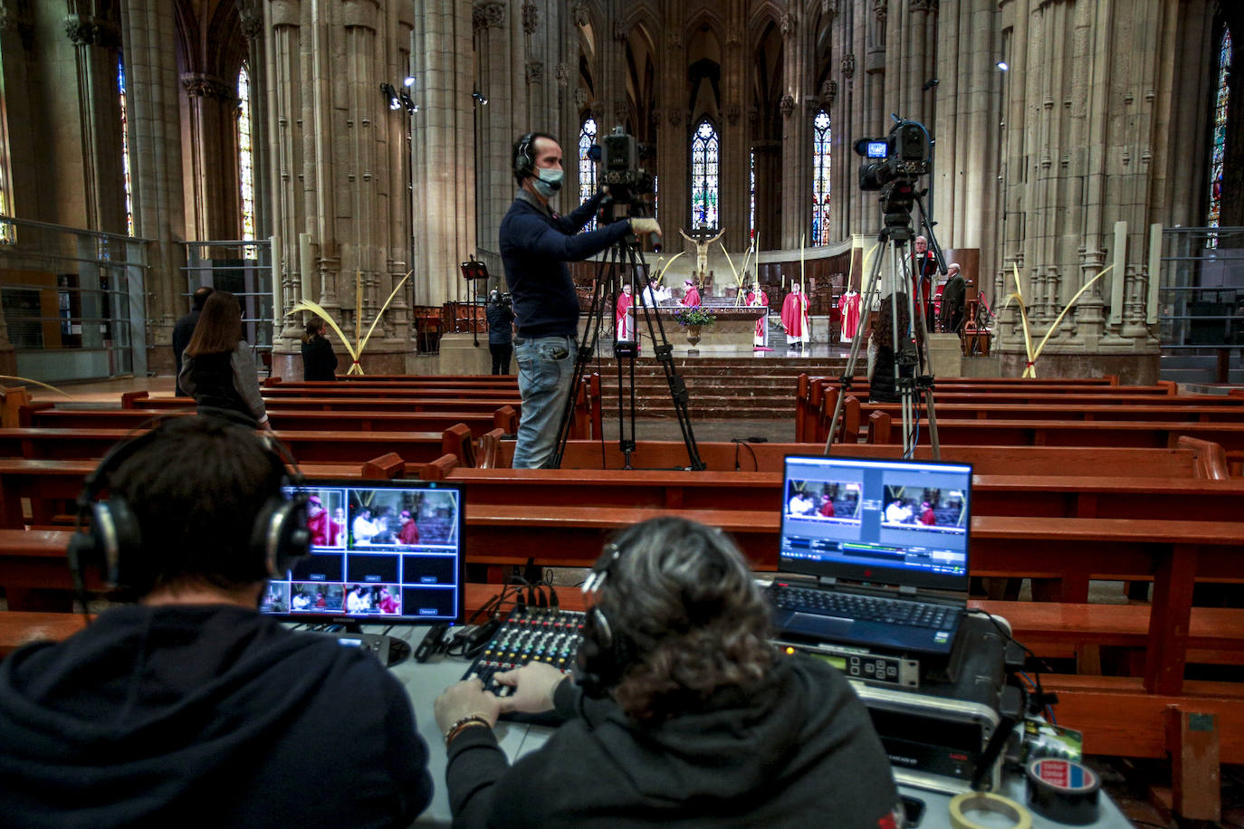 Insólita misa y bendición de los ramos en la catedral nueva, retransmitida 'online'. 