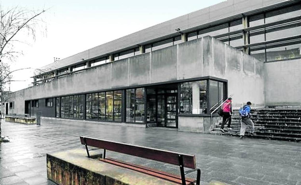 El Ayuntamiento trasladó a los indigentes al polideportivo.