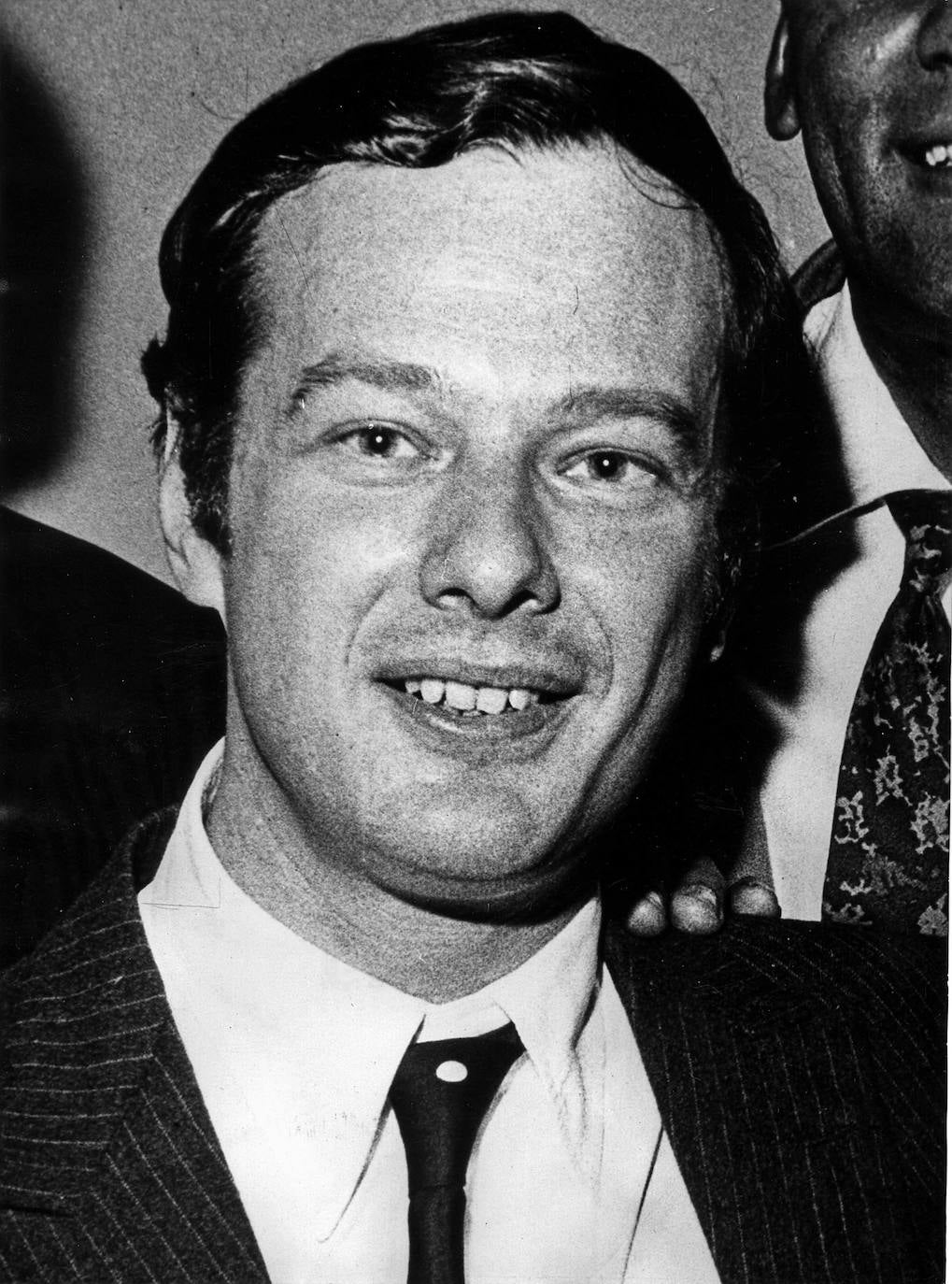 Fotografía de archivo del manager de The Beatles, Brian Epstein, quien, cuarenta años después de su muerto por una intoxicación de medicamentos, permanece en la leyenda de los Beatles como descubridor del grupo. La atormentada personalidad del mánager de los Beatles ha sido objeto de controversias desde el momento de su muerte, que algunas versiones atribuyeron a un suicidio, si bien un tribunal estableció que el fallecimiento se produjo por una sobredosis accidental de somníferos y antidepresivos.