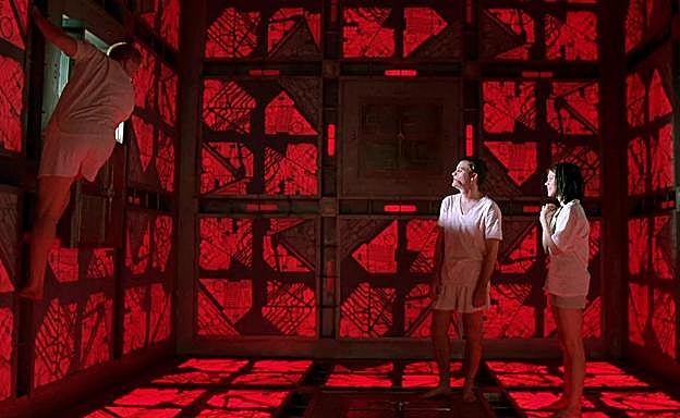 Un fotograma de 'Cube'.