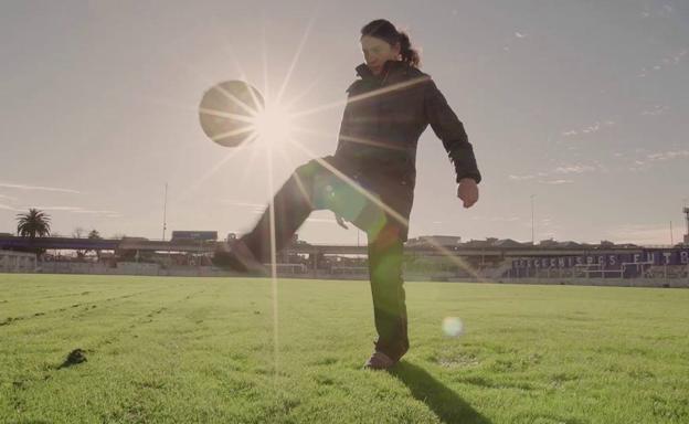 Silvana 'Pîpi' Peralta vive en la cancha de Sacachispas con su padre y sus dos hijos. 