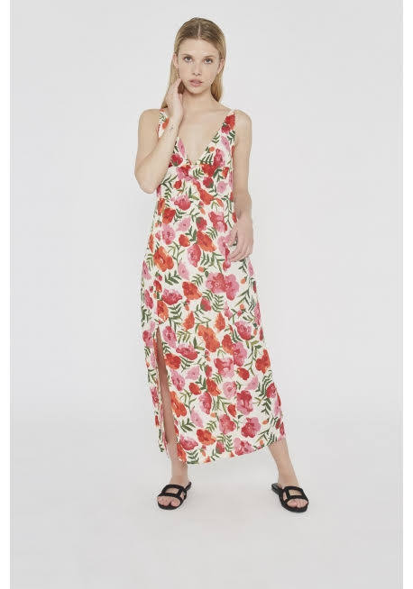 Vestido largo de flores efecto acuarela. Lo puedes encontrar en la tienda bilbaína 'Plutón Ya No Es Un Planeta' ( 65 euros).