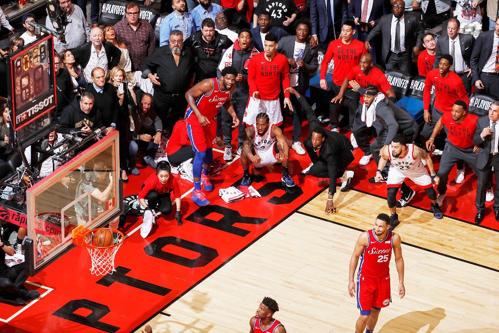 Categoría ‘Sports’. Ganador foto individual: ‘Kawhi Leonard’s Game 7 Buzzer Beater’ de Mark Blinch (Canadá)