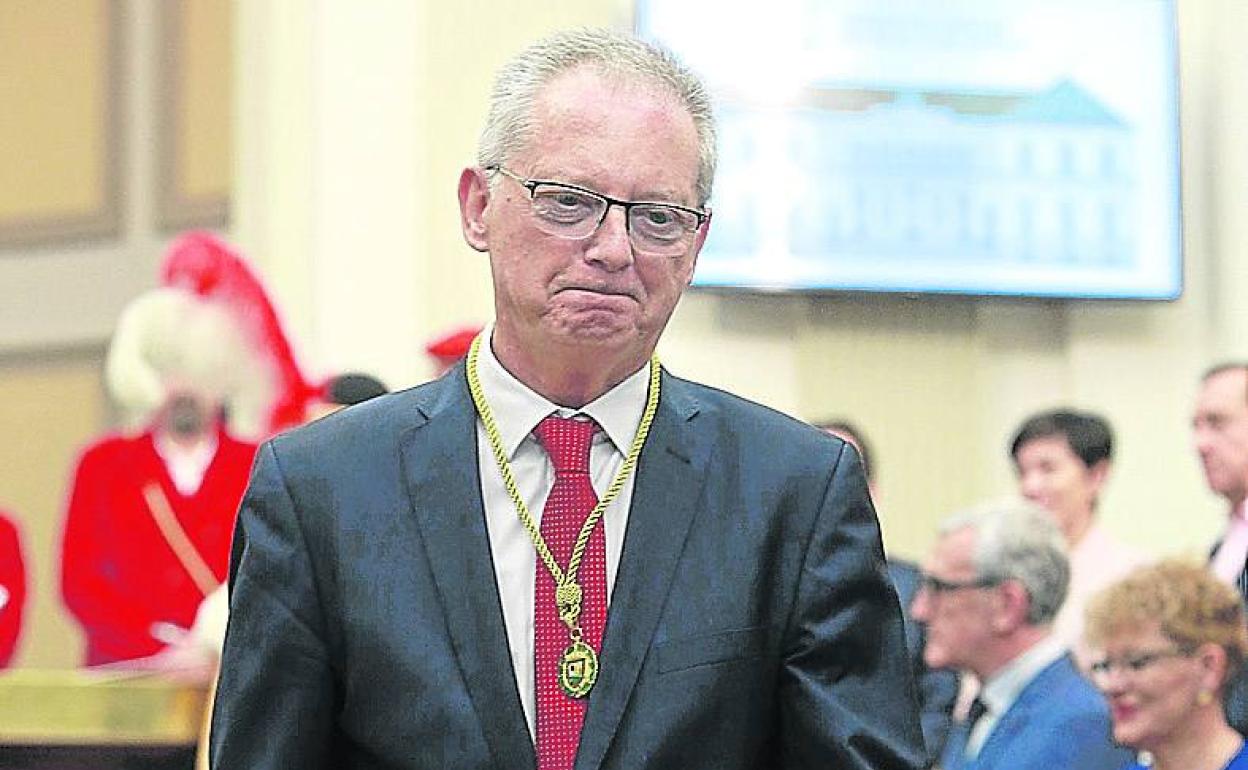 El diputado Emilio Sola, en su toma de posesión como diputado.