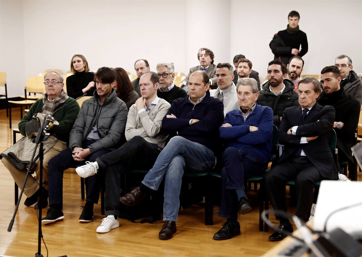 Los acusados durante el juicio.