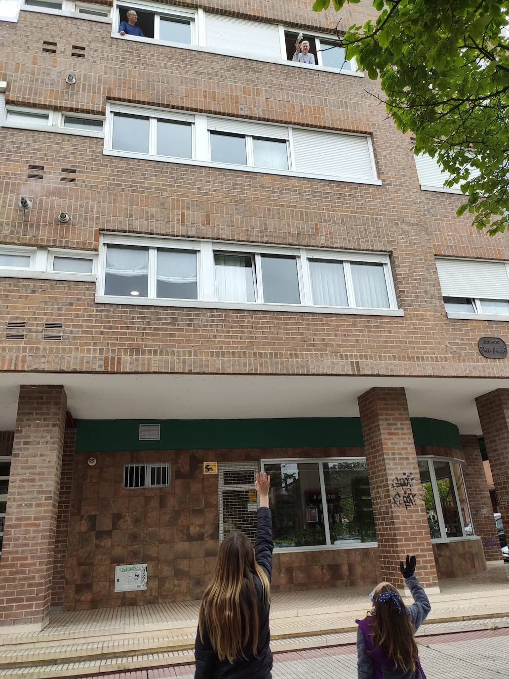 Fotos: Más de 48.000 niños alaveses ya pueden salir a la calle