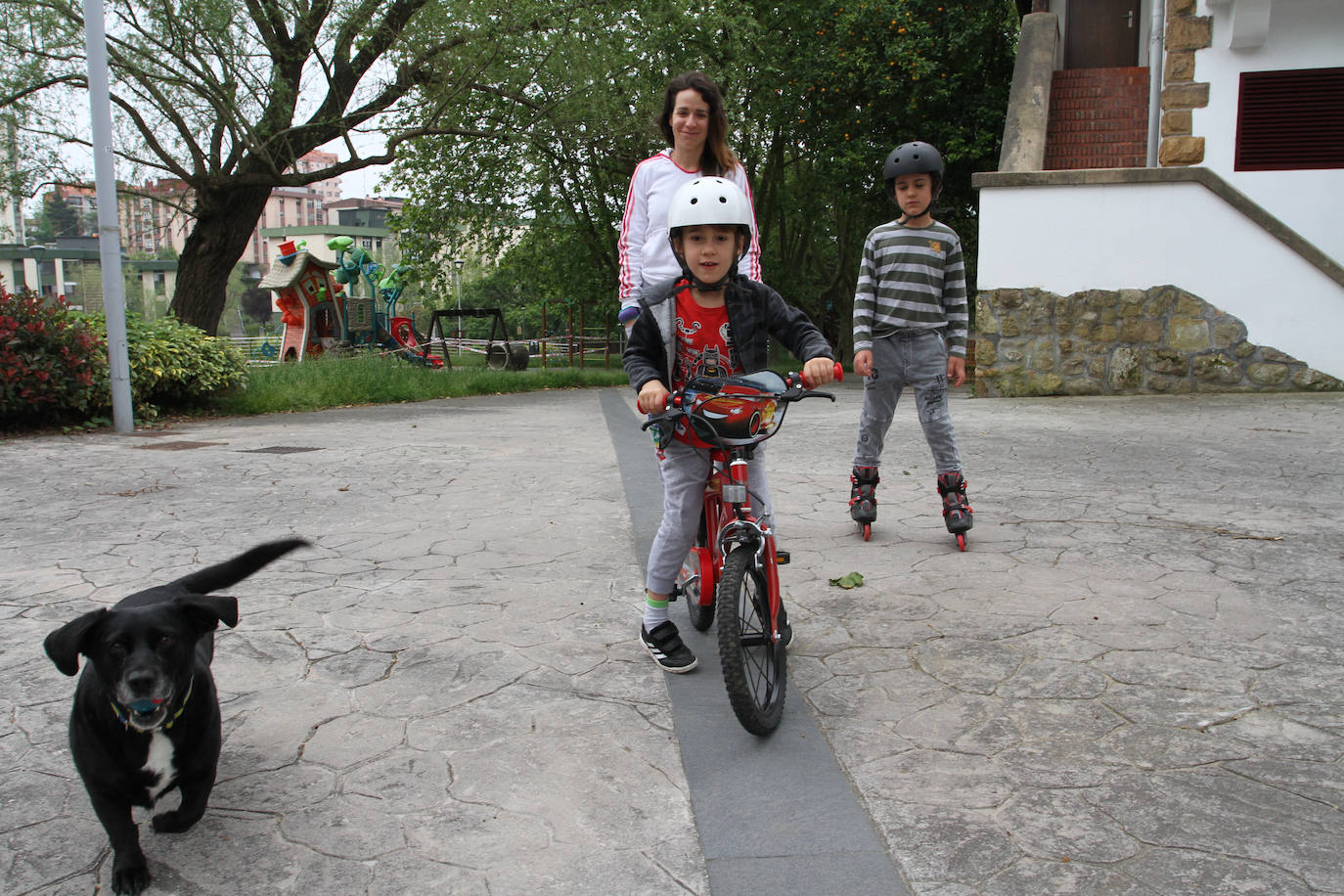 Unax, Josete y Alazne, en Leioa. 