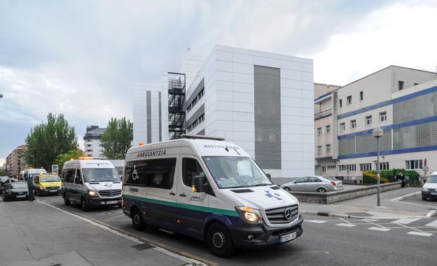 Imagen de las ambulancias por Vitoria. 