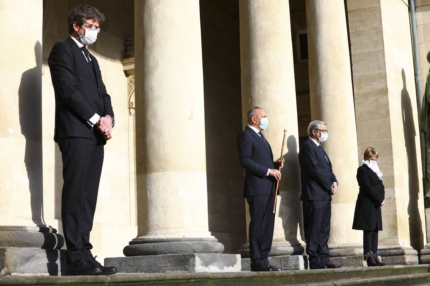 Fotos: Izado de la bandera de Álava