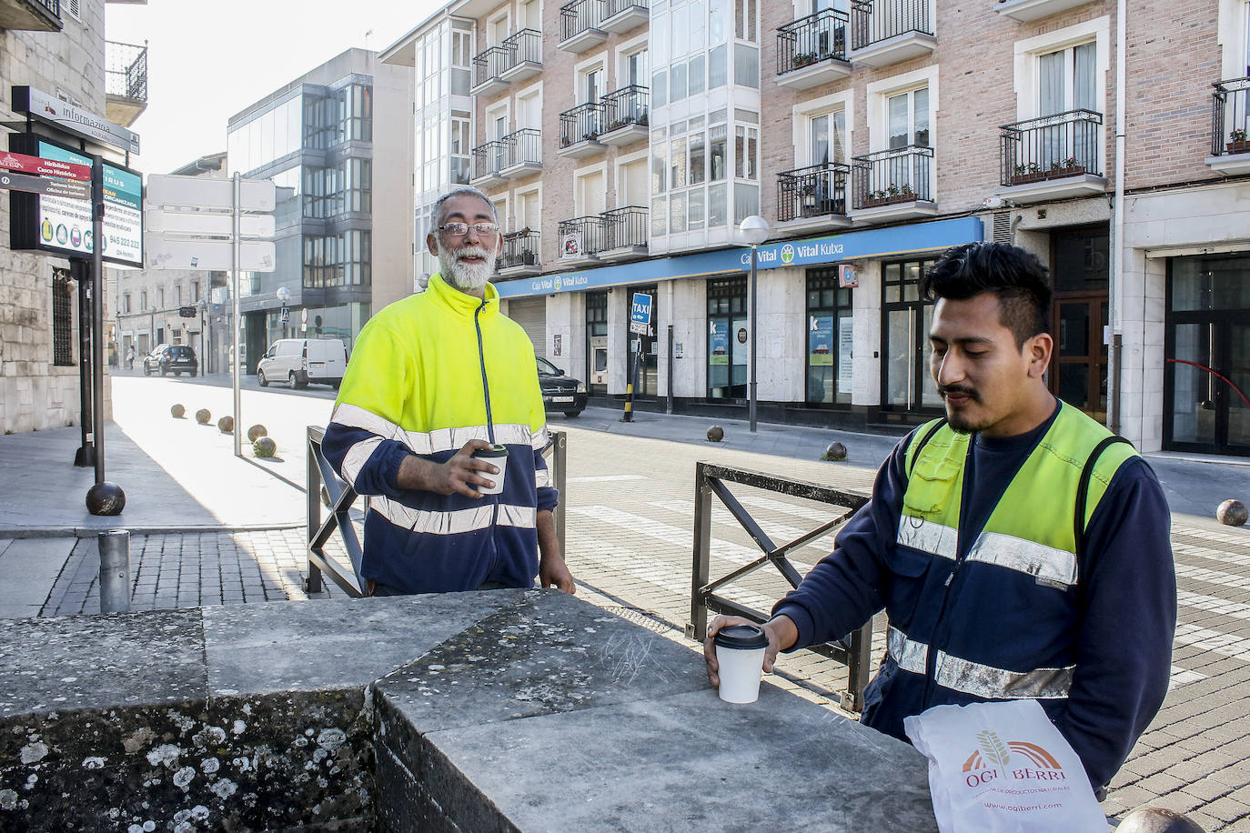 Fotos: Primeros paseantes y deportistas en Salvatierra