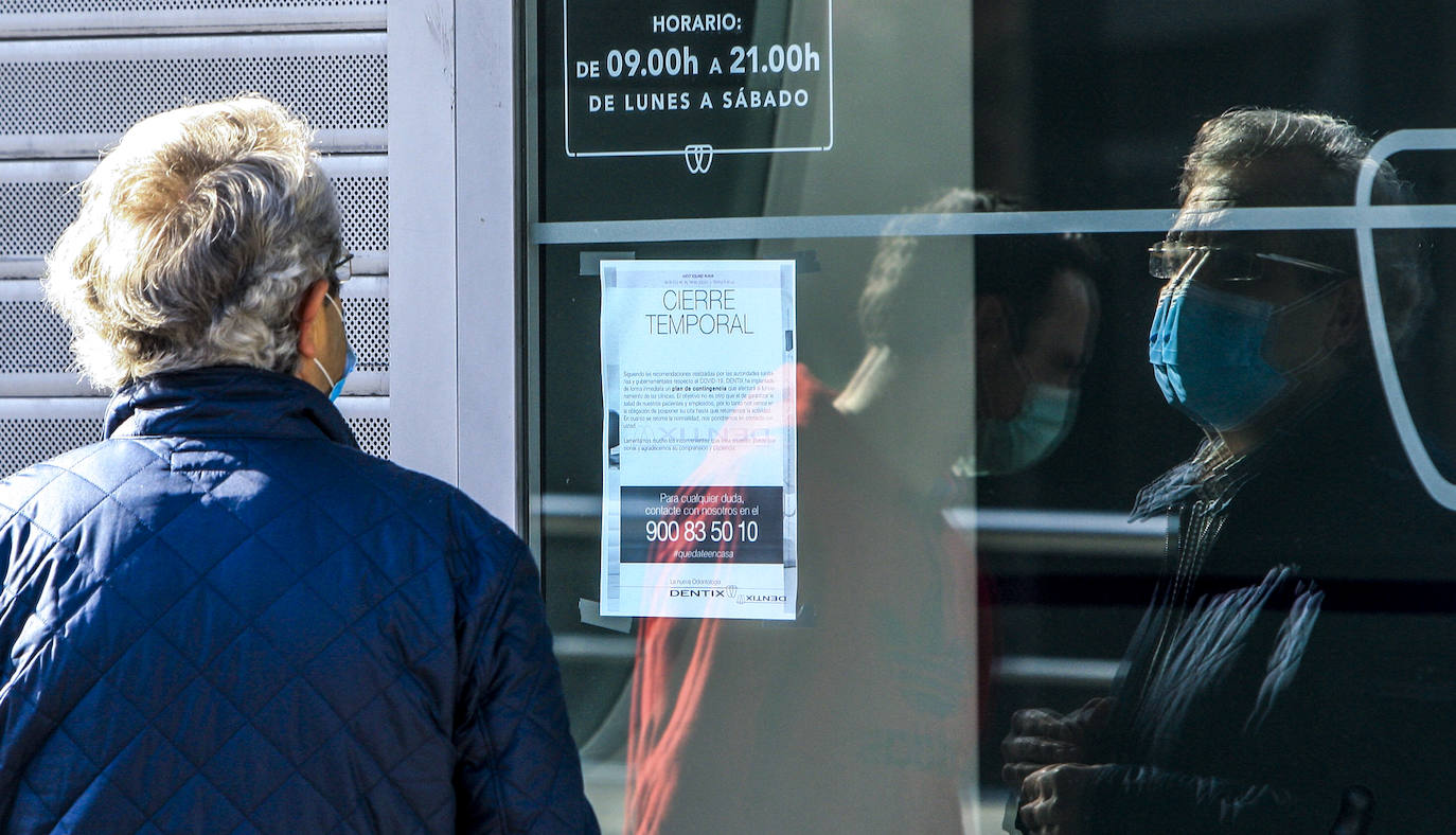 Fotos: Paseos y deporte al sol en Vitoria en el primer primer domingo de desescalada