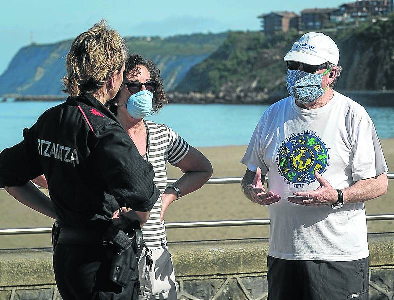 La desescalada permite pasear y hacer deporte, pero no reuniones ni tomar el sol en la playa.