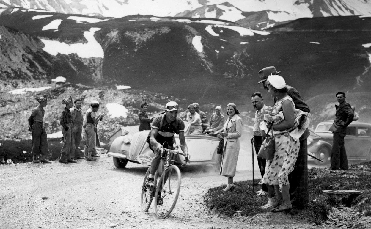 Gino Bartali, en el Tour de Francia. 